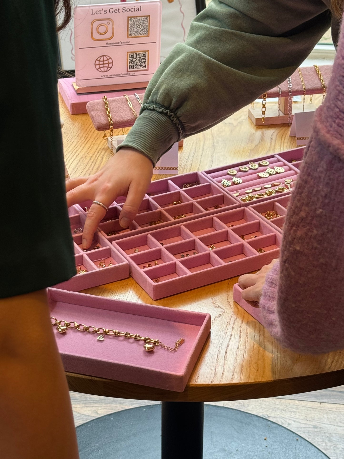 Bloom & Charm Lounge