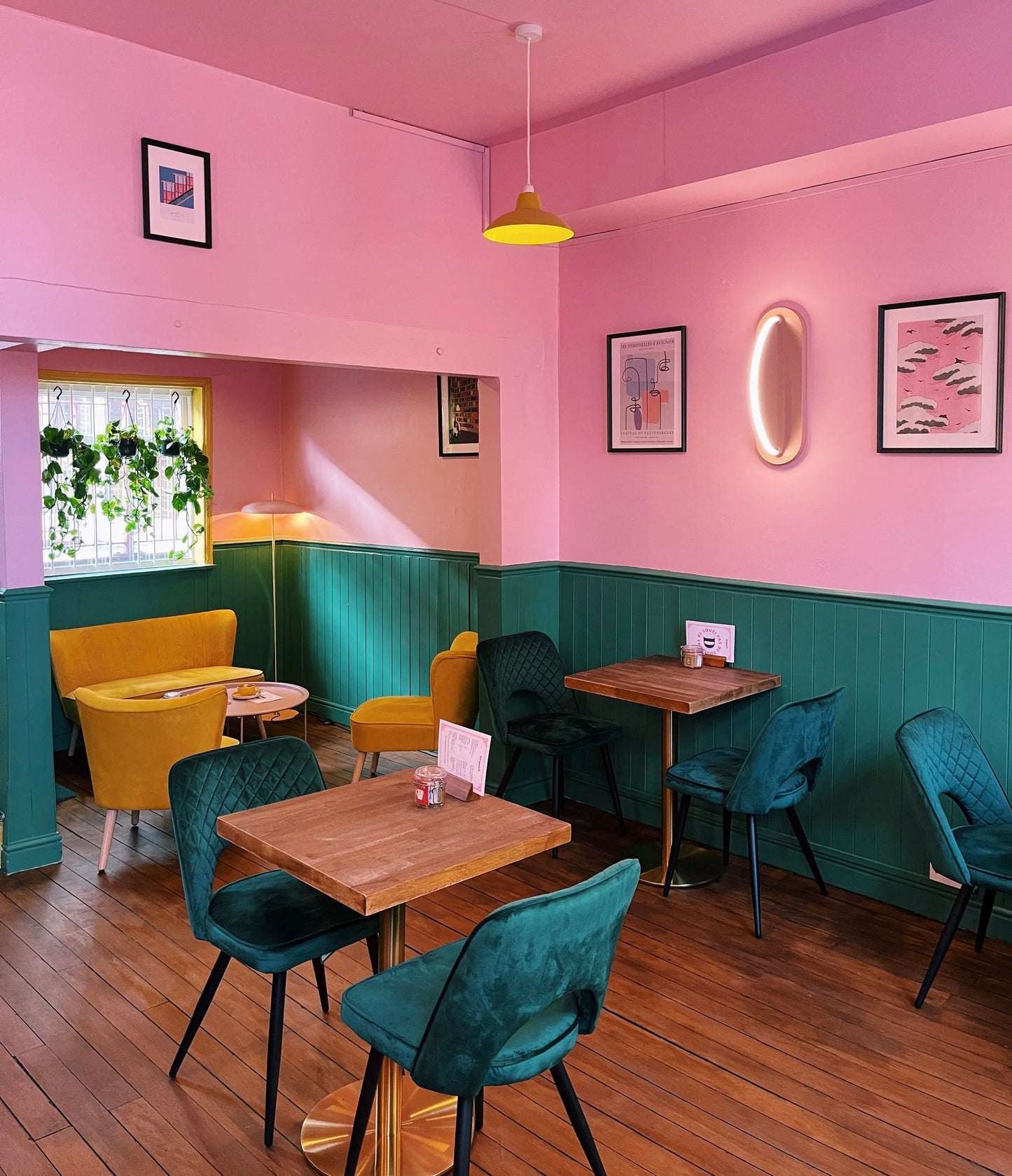 Dispatch Charm Lounge